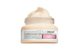 Read more about the article Hydrated, Firm, Radiant: IT Cosmetics Anti Aging Face Cream Review